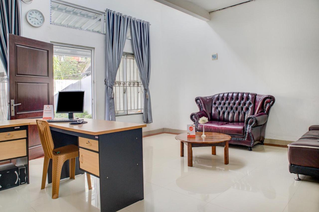Oyo 3690 Wisma Yani Syariah Padang  Esterno foto