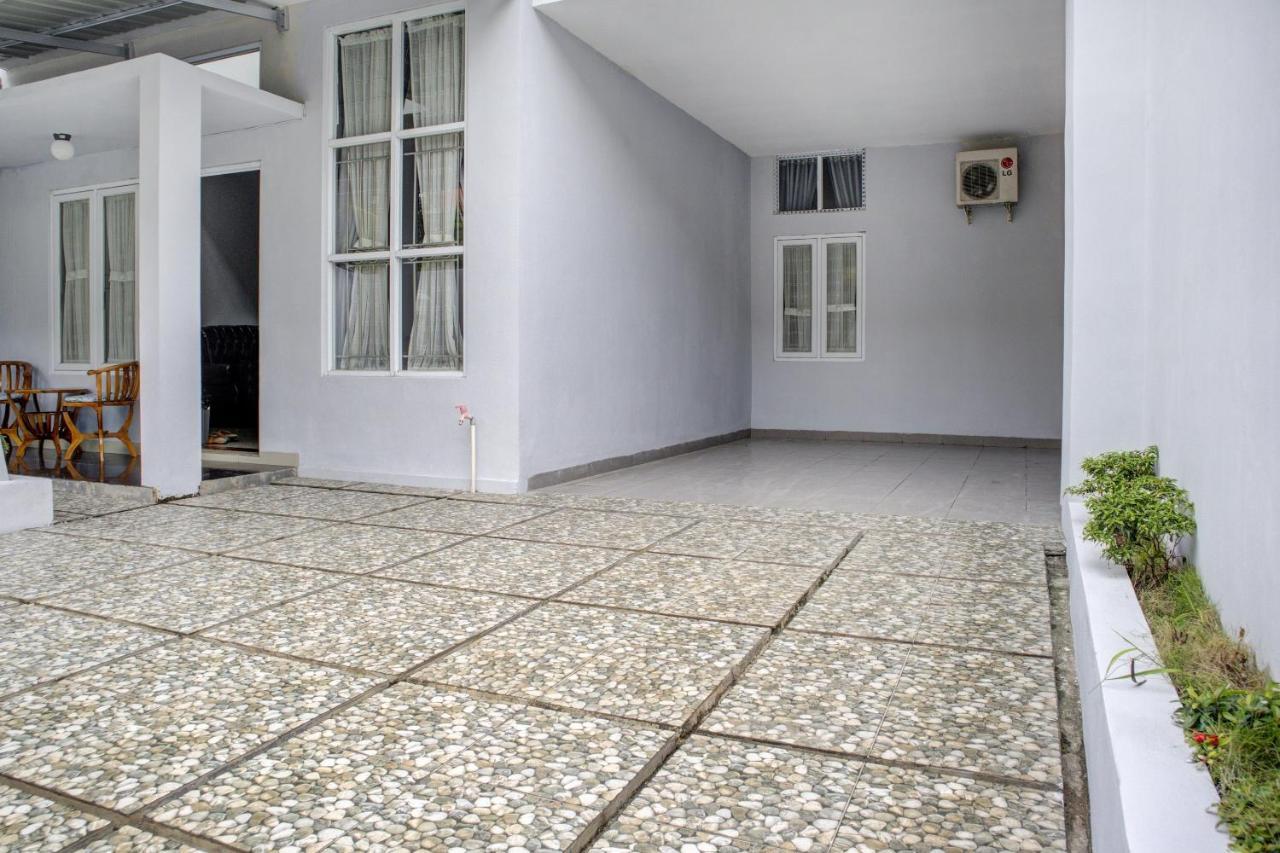 Oyo 3690 Wisma Yani Syariah Padang  Esterno foto