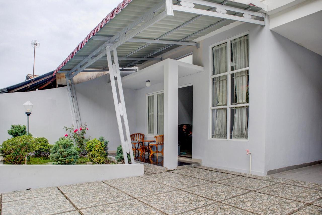 Oyo 3690 Wisma Yani Syariah Padang  Esterno foto